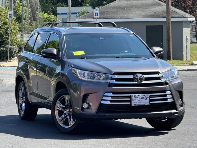 2017 Toyota Highlander Limited Platinum AWD photo