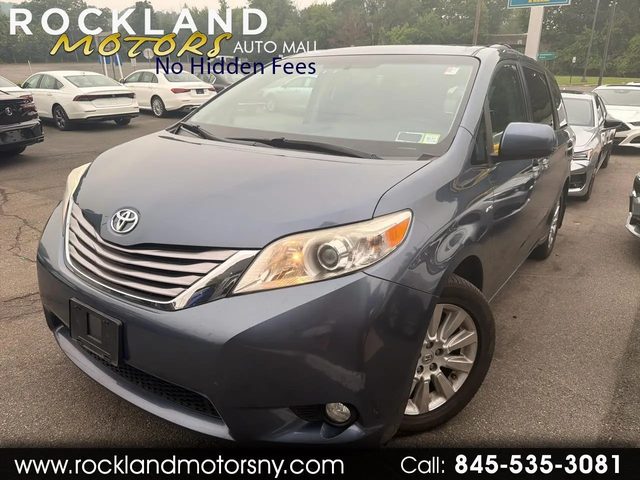2017 Toyota Sienna XLE AWD photo