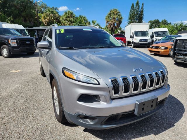2017 Jeep Cherokee Latitude 4WD photo