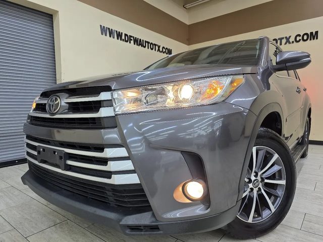 2017 Toyota Highlander XLE FWD photo