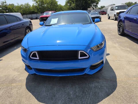 2017 Ford Mustang V6 RWD photo
