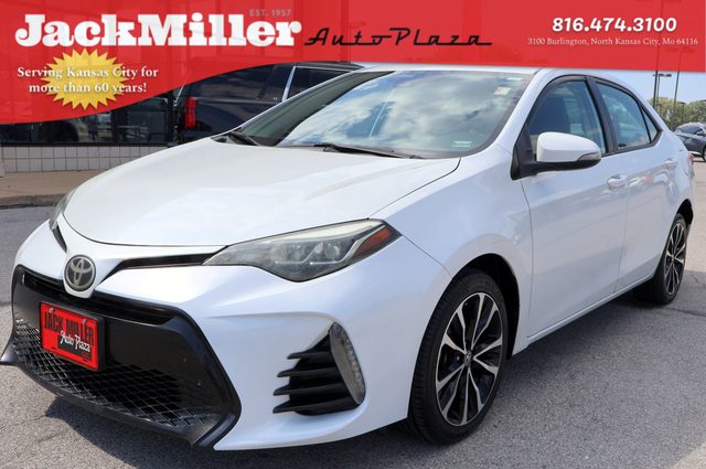 2017 Toyota Corolla SE FWD photo