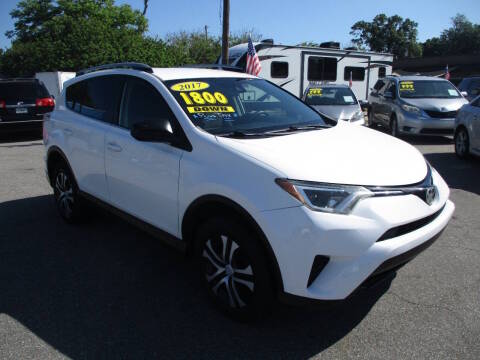 2017 Toyota RAV4 LE FWD photo