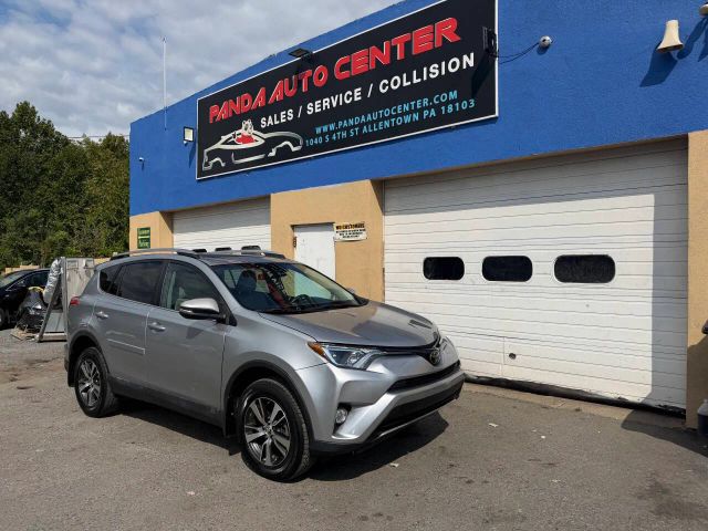 2017 Toyota RAV4 XLE AWD photo