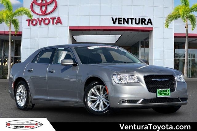 2017 Chrysler 300 Limited RWD photo