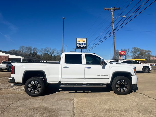 2017 GMC Sierra 2500HD Denali 4WD photo