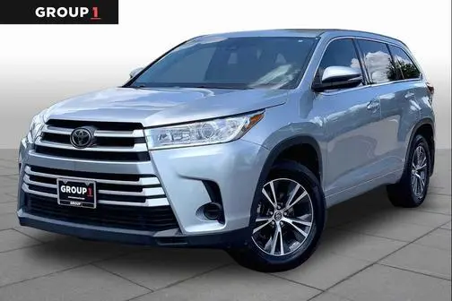 2017 Toyota Highlander LE FWD photo