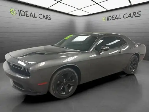 2016 Dodge Challenger SXT RWD photo