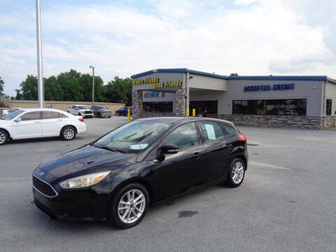 2017 Ford Focus SE FWD photo