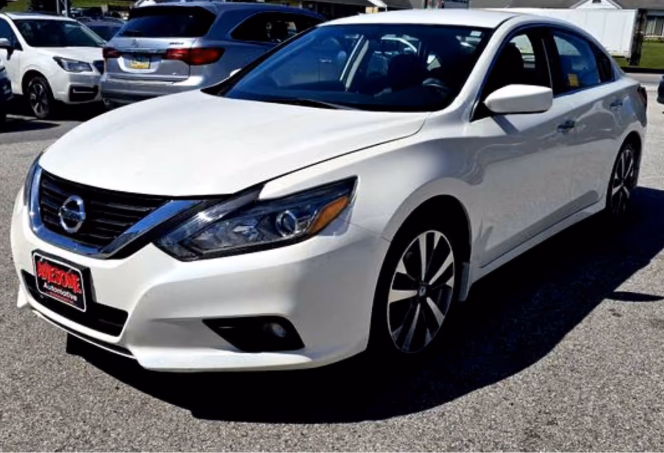 2017 Nissan Altima 2.5 SR FWD photo