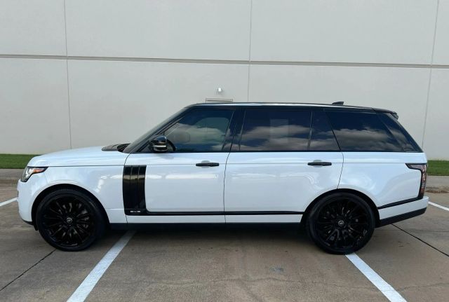 2017 Land Rover Range Rover  4WD photo