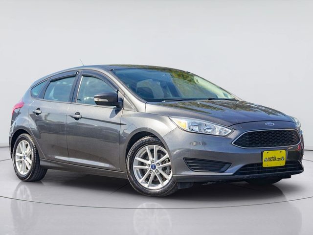 2017 Ford Focus SE FWD photo