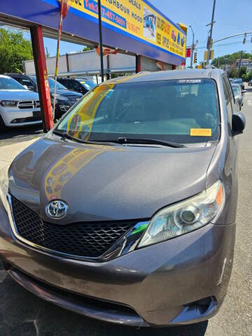 2017 Toyota Sienna LE AWD photo