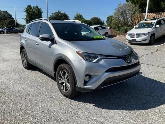 2017 Toyota RAV4 XLE FWD photo