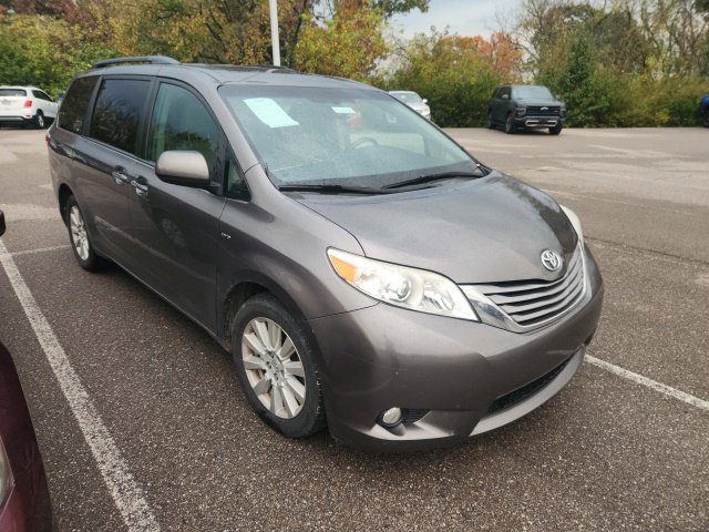 2017 Toyota Sienna XLE AWD photo