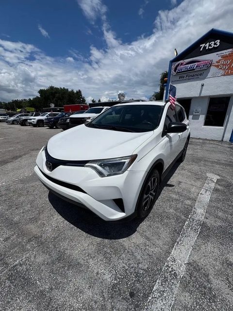 2017 Toyota RAV4 LE FWD photo