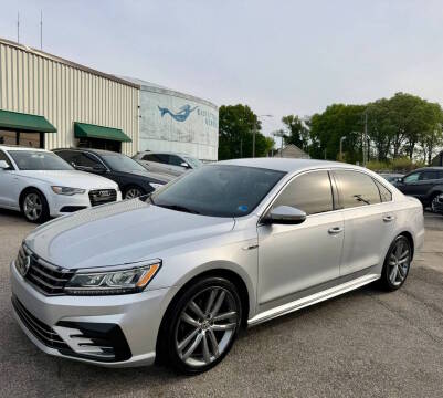 2017 Volkswagen Passat R-Line w/Comfort Pkg FWD photo