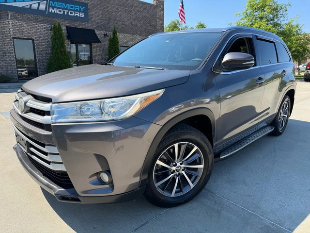 2017 Toyota Highlander XLE FWD photo