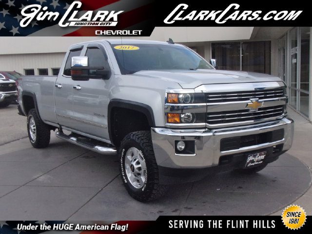 2017 Chevrolet Silverado 2500HD LT 4WD photo