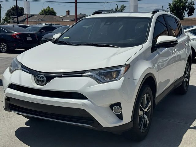 2017 Toyota RAV4 XLE FWD photo