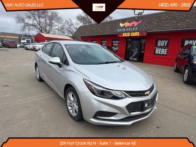 2017 Chevrolet Cruze LT FWD photo