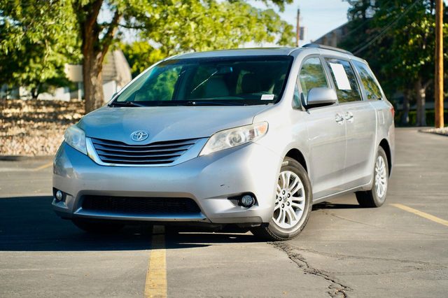 2017 Toyota Sienna XLE FWD photo