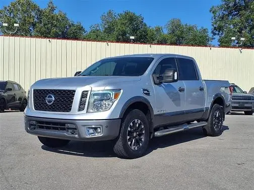 2017 Nissan Titan PRO-4X 4WD photo