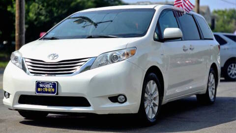2017 Toyota Sienna XLE AWD photo