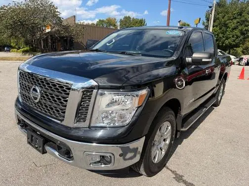 2017 Nissan Titan SV 4WD photo