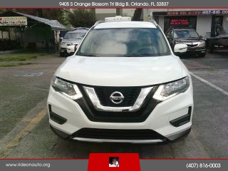 2017 Nissan Rogue SV FWD photo