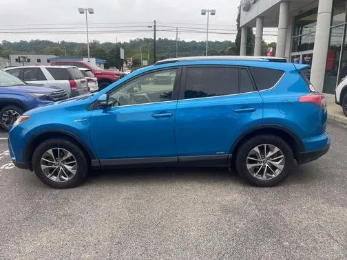 2017 Toyota RAV4 XLE AWD photo