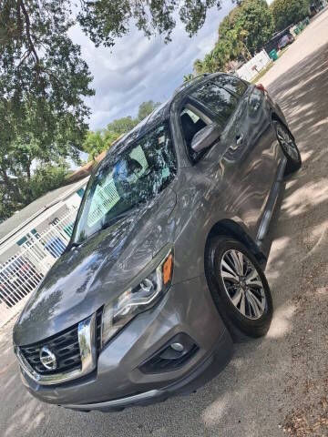 2017 Nissan Pathfinder SL FWD photo