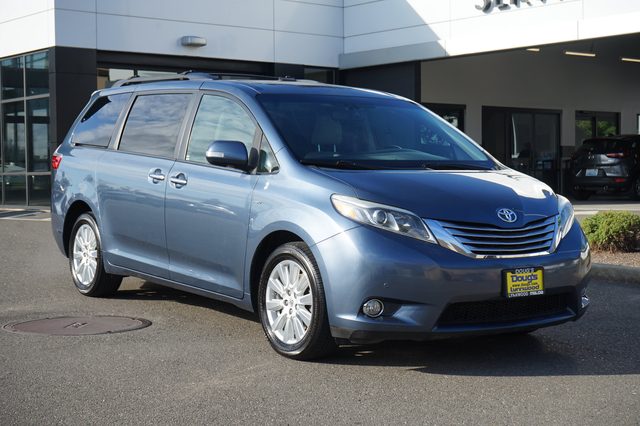 2017 Toyota Sienna Limited Premium AWD photo