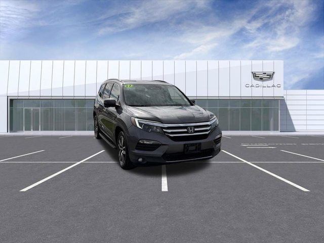 2017 Honda Pilot Touring AWD photo