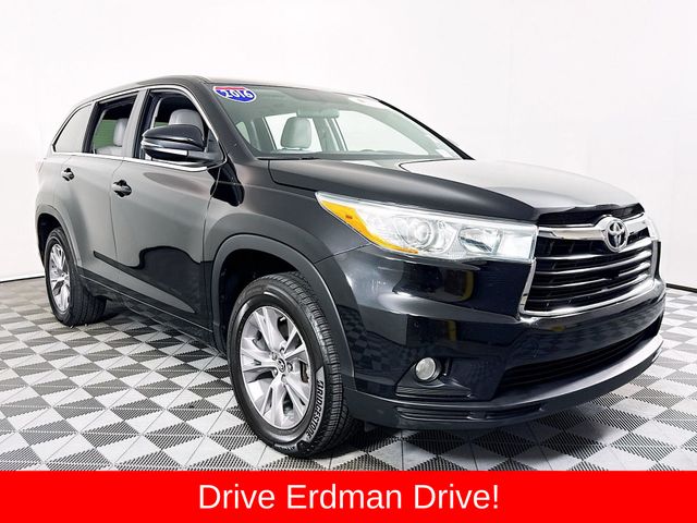 2016 Toyota Highlander LE Plus FWD photo