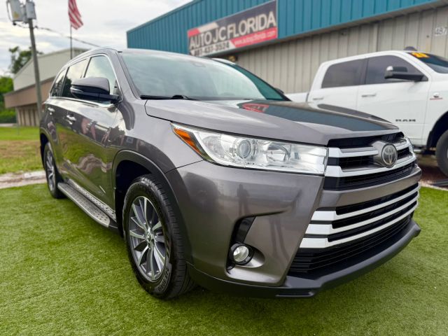 2017 Toyota Highlander XLE FWD photo