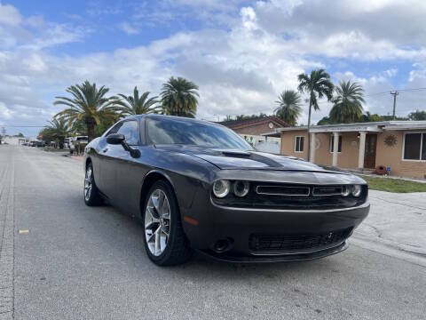 2017 Dodge Challenger SXT RWD photo