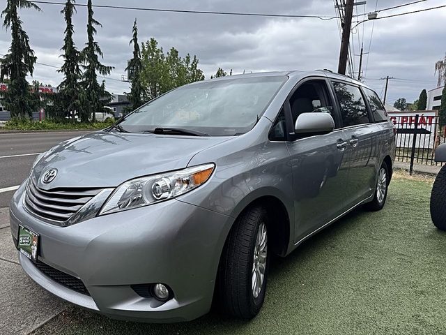 2017 Toyota Sienna XLE FWD photo