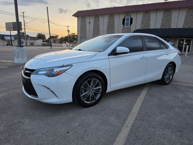 2017 Toyota Camry SE FWD photo