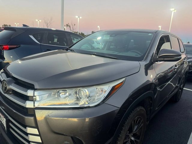 2017 Toyota Highlander LE FWD photo