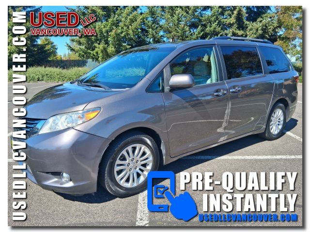 2017 Toyota Sienna XLE FWD photo
