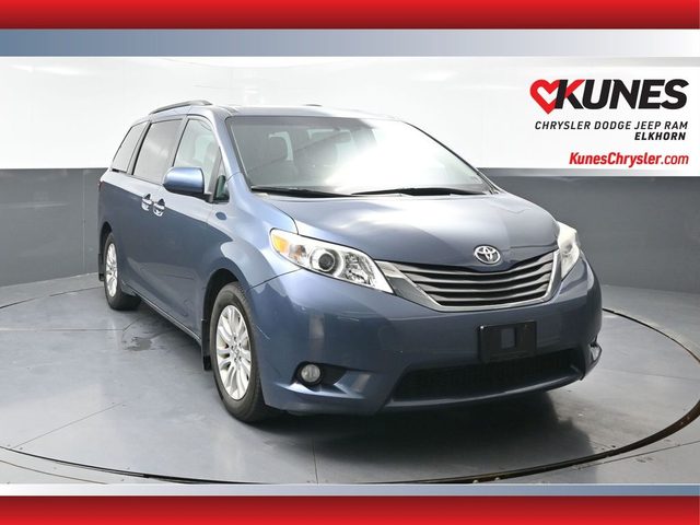 2017 Toyota Sienna XLE FWD photo