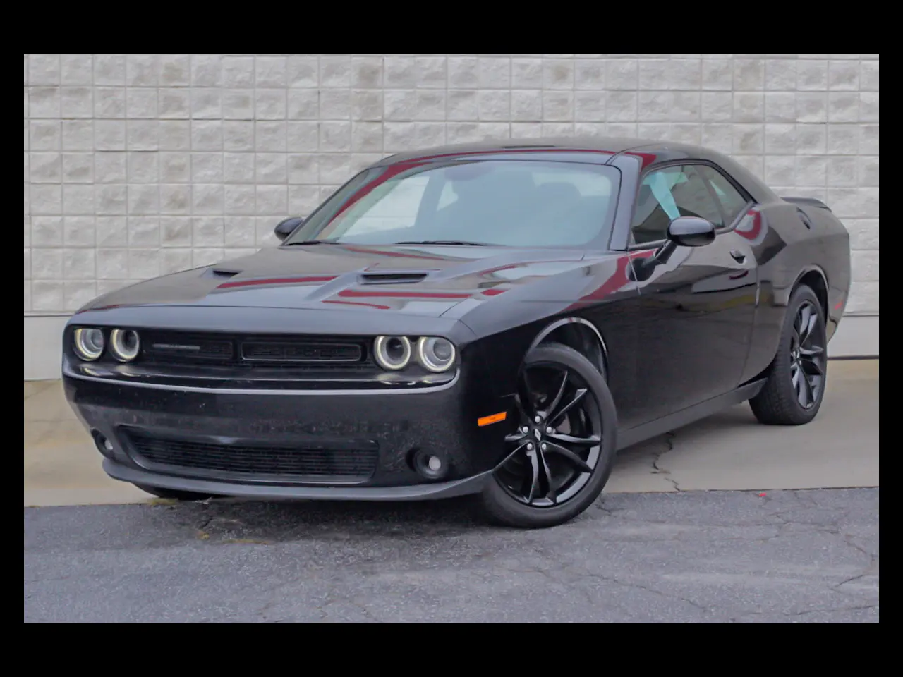2017 Dodge Challenger SXT RWD photo