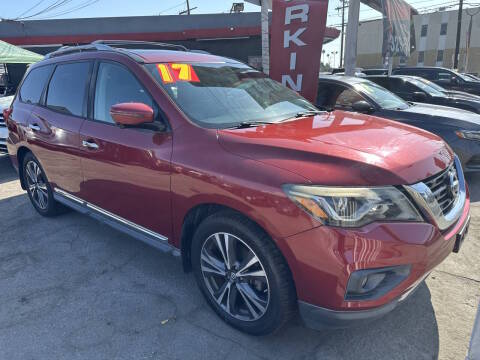 2017 Nissan Pathfinder Platinum FWD photo