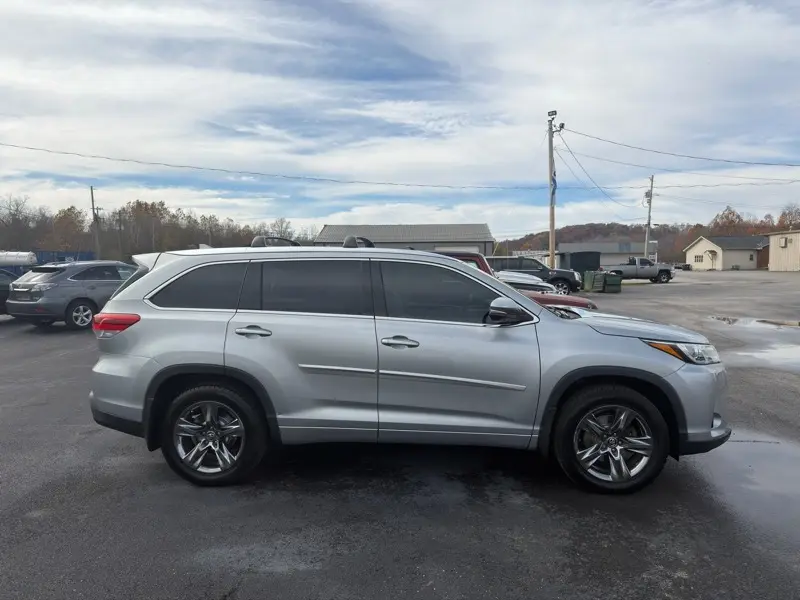 2017 Toyota Highlander Limited Platinum AWD photo