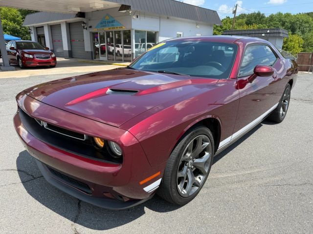 2017 Dodge Challenger SXT RWD photo