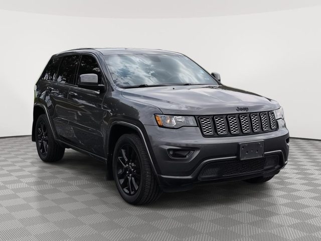 2017 Jeep Grand Cherokee Altitude 4WD photo