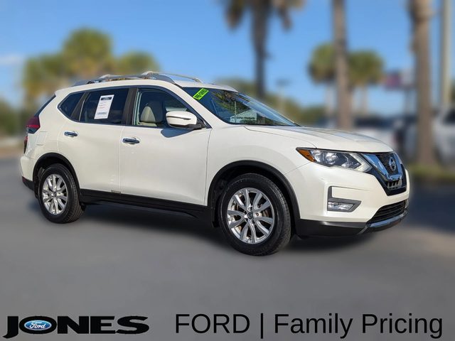 2017 Nissan Rogue SV FWD photo