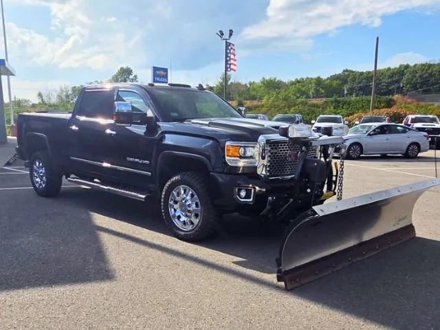 2017 GMC Sierra 2500HD Denali 4WD photo