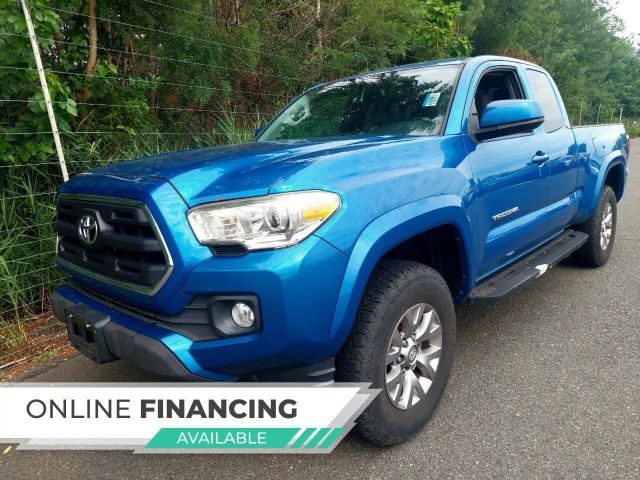 2017 Toyota Tacoma SR5 4WD photo